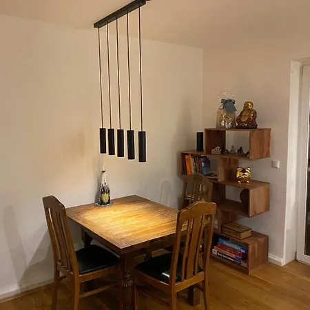 Stylish 2-Room Apartment Near Isar דירה *